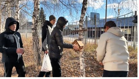 Покорми птиц зимою — они послужат тебе весною.